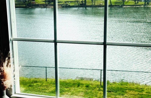 Mount Carbon Maison | Riverfront House, Deck Over River, Bar, Gazebo, Pets Welcome, Scenic Views, NRG