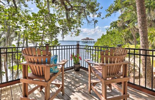 Tropic Appartement | Riverfront Merritt Island Bungalow with Dock and Deck