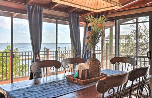 Tropic Appartement | Riverfront Merritt Island Bungalow with Dock and Deck