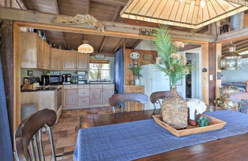 Tropic Appartement | Riverfront Merritt Island Bungalow with Dock and Deck