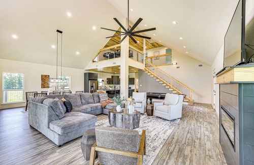 Nashville Cabine | Riverfront Murfreesboro Cabin w/ Fire Pit