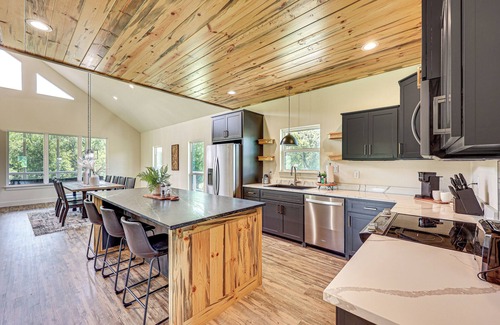 Nashville Cabine | Riverfront Murfreesboro Cabin w/ Fire Pit