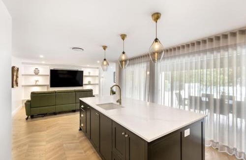 Pleasure Point Maison | Riverfront Oasis Spacious 5BR Luxury w 10m Pool