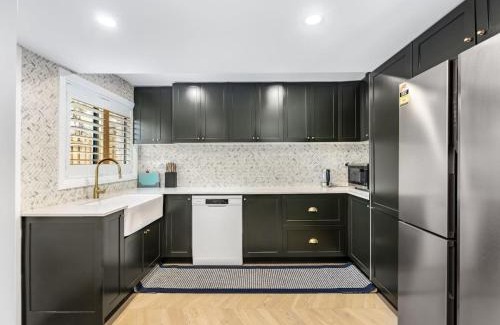 Pleasure Point Maison | Riverfront Oasis Spacious 5BR Luxury w 10m Pool
