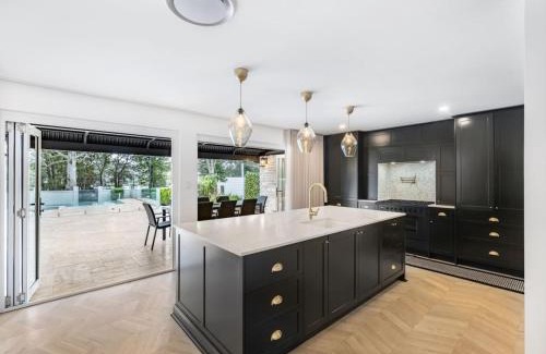 Pleasure Point Maison | Riverfront Oasis Spacious 5BR Luxury w 10m Pool