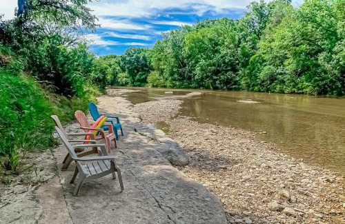 Liberty Hill Maison | Riverfront Oasis