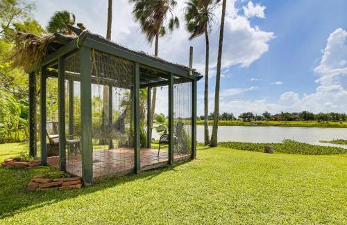 Sebastian Appartement | Riverfront Oasis with Private Deck in Los Fresnos!