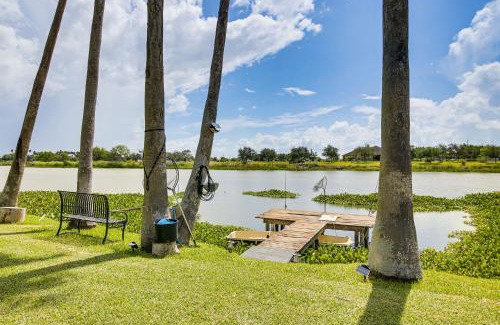 Sebastian Appartement | Riverfront Oasis with Private Deck in Los Fresnos!