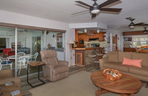 Titusville Maison | Riverfront Pool Home près de KSC et des plages de la côte est