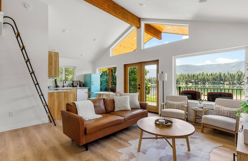 Thompson Falls Maison | Riverfront Retreat in Thompson Falls