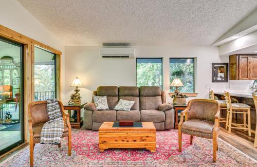 Woodland Maison | Riverfront Woodland Cabin Wooded and Forested Views