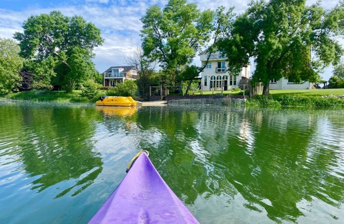 Tourville-la-Riviere Maison | River house pedal boat pontoon fishing rods canoes bicycles Garden BBQ