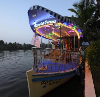 Mankombu Location De Bateaux | Riveria Caravan Houseboat
