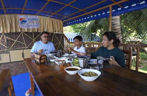 Mankombu Location De Bateaux | Riveria Caravan Houseboat