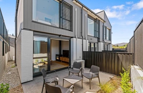 Albert Town Appartement | Rivers Abode Summary: