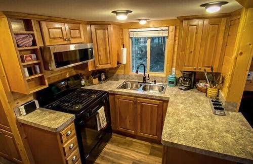 Ashford Cabine | Rivers Edge A River Front cabin with Majestic Mountain View’s