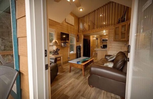 Ashford Cabine | Rivers Edge A River Front cabin with Majestic Mountain View’s