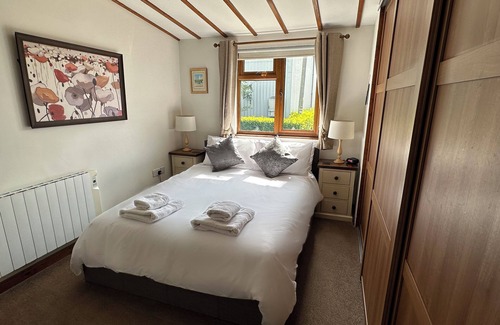 Brundall Cabine | Riverside 2 bedroom lodge. Fishing straight off the decking.