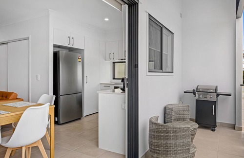 Murrumba Downs Maison | Riverside 3-Bed Home with Study Nook and BBQ