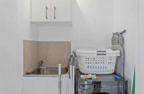 Murrumba Downs Maison | Riverside 3-Bed Home with Study Nook and BBQ