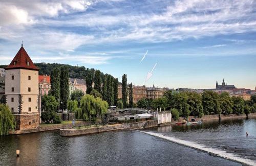 Smichov Appartement | Riverside Apartment