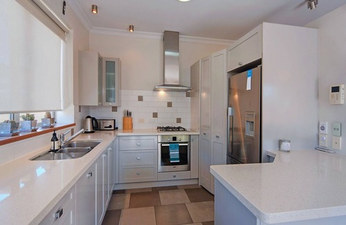 Nelson City Centre Appartement | Riverside Apartment in central Nelson.
