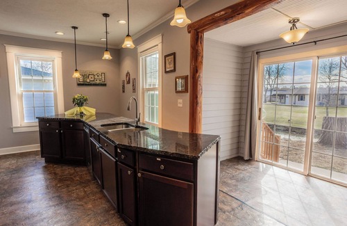 Norfolk Maison | Riverside Cabin Home near Downtown Norfolk