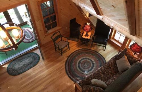 Hopkinton Maison | Riverside Cabin