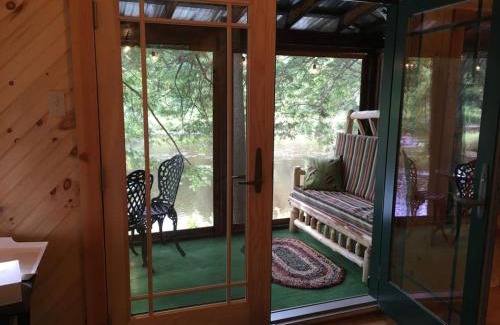 Hopkinton Maison | Riverside Cabin