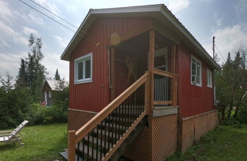 Lac-Etchemin Chalet De Ski | Chalet en rivière: café avec vue, feux de camp, kayak, confort et nature.