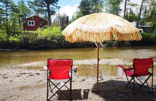 Lac-Etchemin Chalet De Ski | Chalet en rivière: café avec vue, feux de camp, kayak, confort et nature.