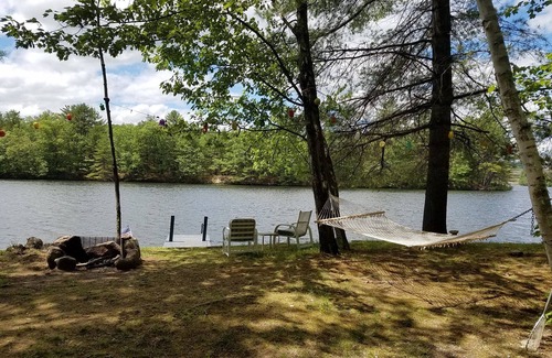 Franklin Cottage | Chalet rustique sur l'eau - privé et animaux acceptés!