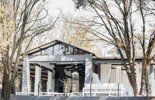 Govan Mbeki Cabine | Riverside Escape