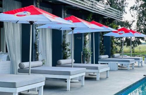 Govan Mbeki Cabine | Riverside Escape