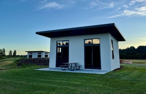 Richmond Downs Maison | Riverside Guest House - Relax in the peace and quiet on the rivers edge.