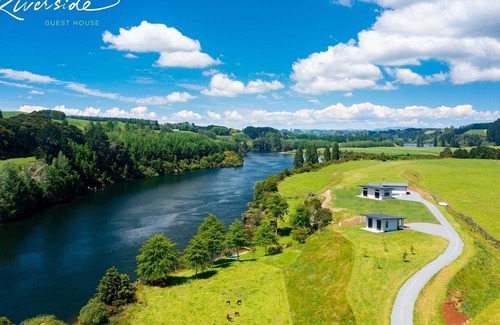 Richmond Downs Maison | Riverside Guest House - Relax in the peace and quiet on the rivers edge.