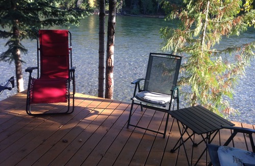 Clearwater Maison | Riverside Guest House avec vue sur le Clearwater RIver drainant Wells Gray Park