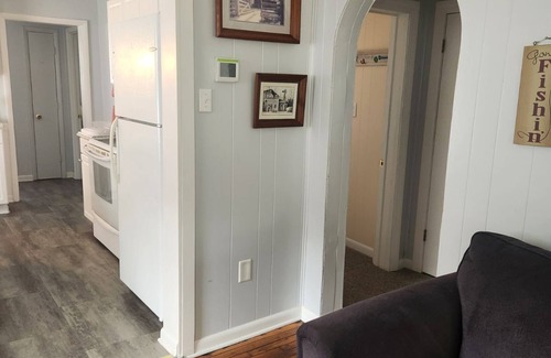 Pence Springs Maison | Riverside Home Close to West Virginias Prime AttractionsnThe Camp House