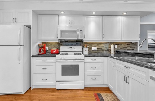 Grand Bend Cottage | Tranquil Retreat in Southcott Pines