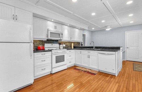 Grand Bend Cottage | Tranquil Retreat in Southcott Pines