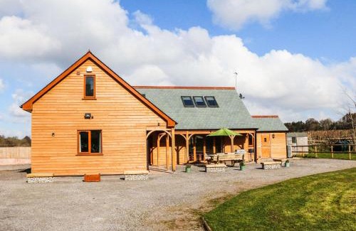 Old Cleeve Maison | Riverside Lodge