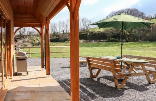 Old Cleeve Maison | Riverside Lodge