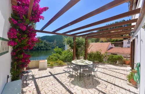 Nossa Senhora do Pranto Maison | Riverside - Lovely river-view 3 bedroom house