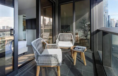 Southbank Appartement | 'Riverside Lustre' Chic Resort-Style Escape by Crown