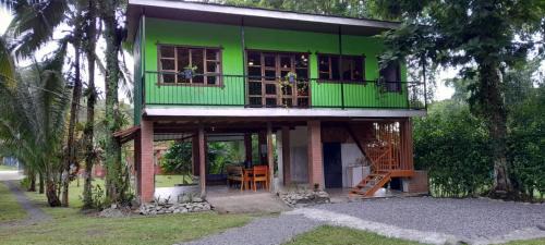 Guapiles Maison | Riverside Oasis Cabin with A C