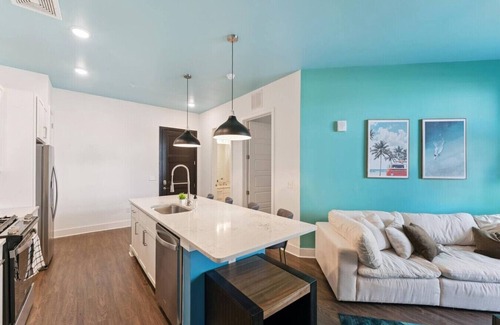 Yamacraw Village Appartement | Riverside Retreat | 2BR w/Balcony & Pool Access!