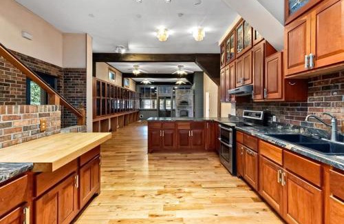McDowell Maison | Riverside Retreat and Karaoke Oasis