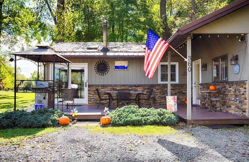 Waterloo Cottage | Riverside Retreat: "Lieu privé"