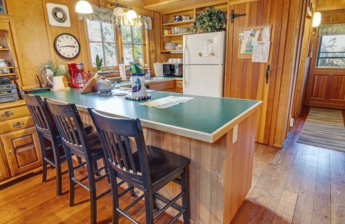 Yachats Maison | Riverside Retreat - Quiet Water!