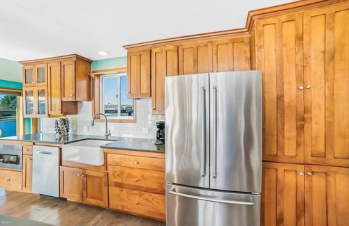 Kernville Maison | Riverside retreat with stunning views, historic charm - Coastal adventure awaits